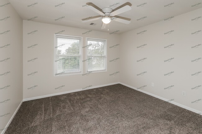 Building Photo - 9735 N Willow Ave