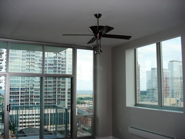 Living room - 1600 S Indiana Ave