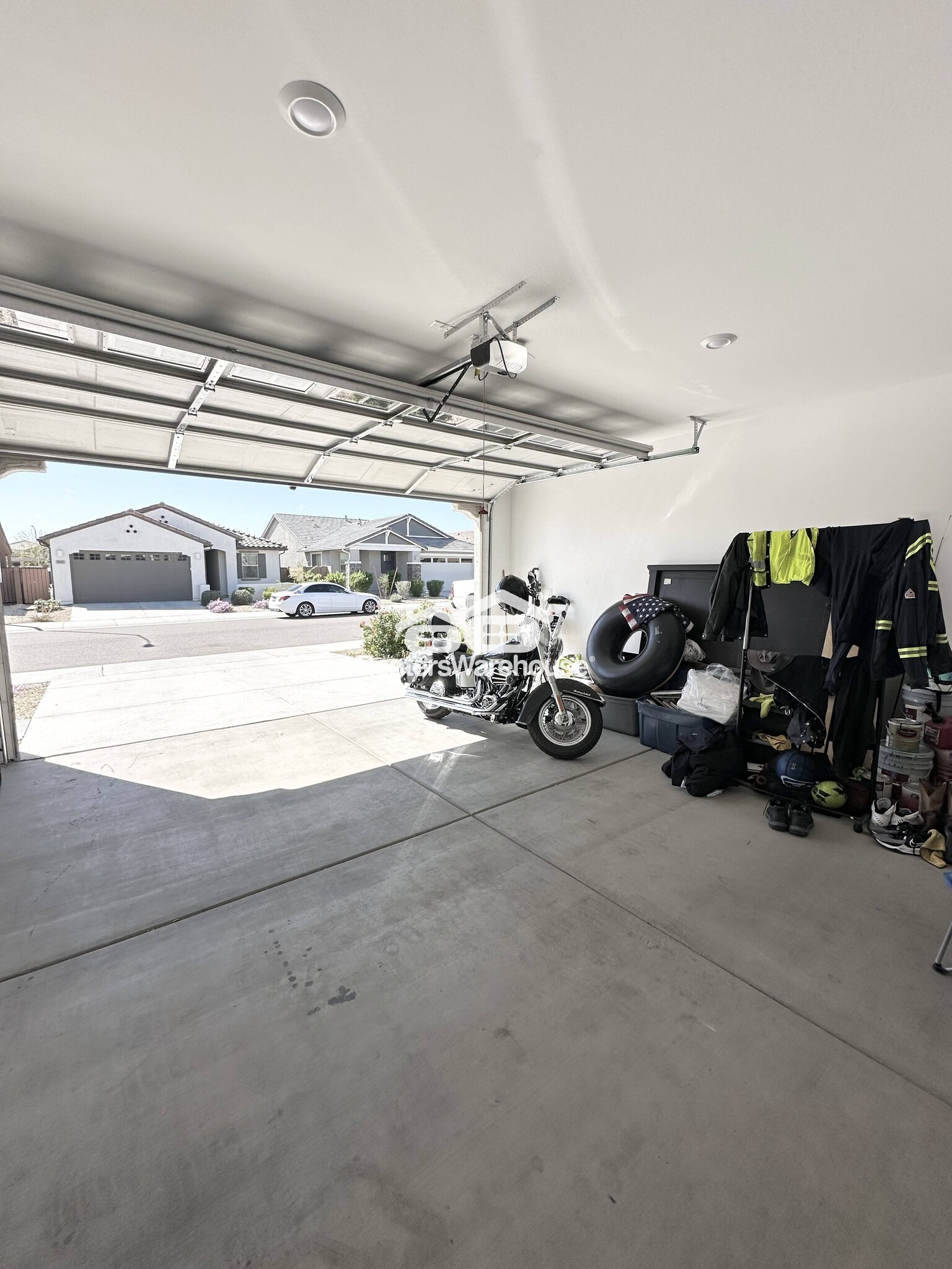 Building Photo - 8956 W Solano Dr