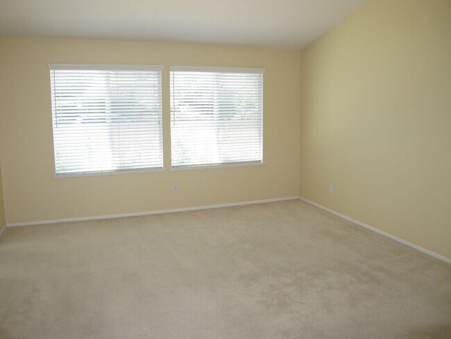 Building Photo - Four Bedroom Three Bathroom Home in Murrieta!