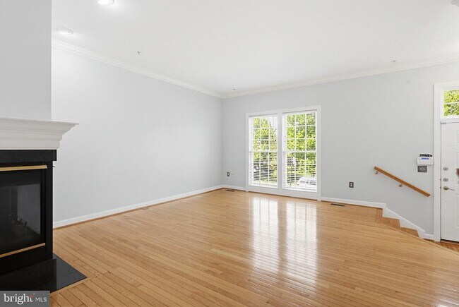 Building Photo - 10635 Hillingdon Rd