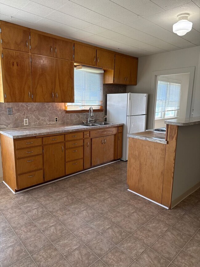 Building Photo - Downtown Charming Puyallup 2 bedroom home