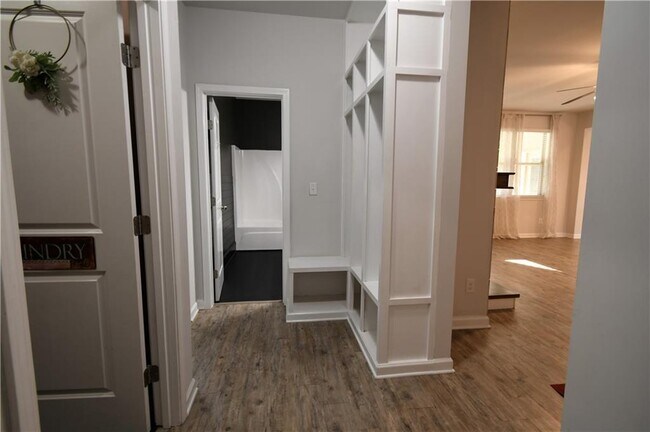 Building Photo - 5250 Whisper Point Blvd