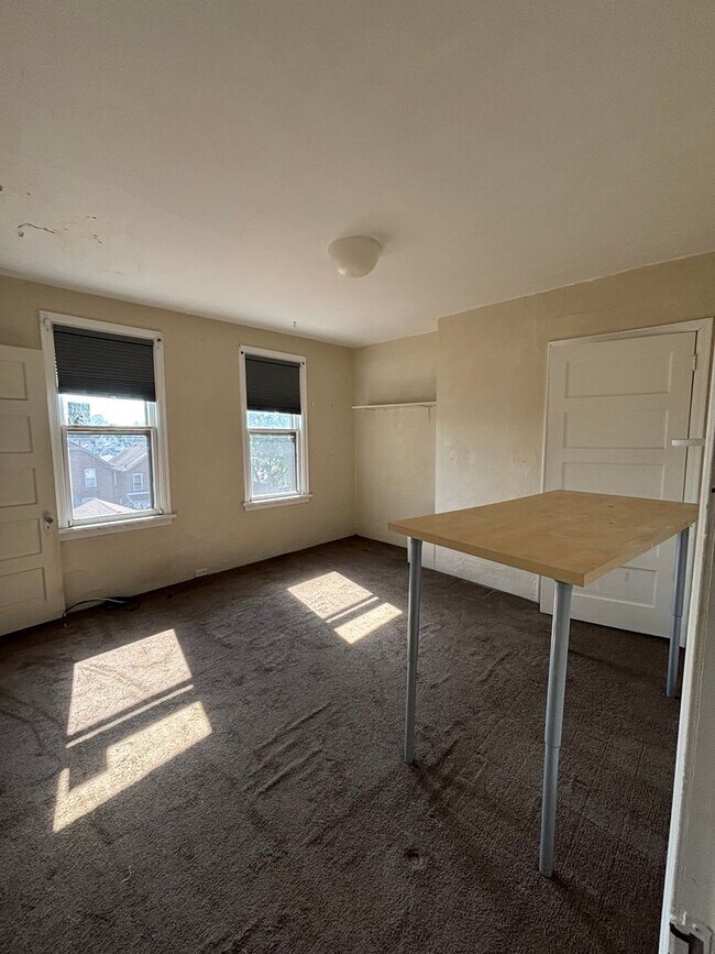 Building Photo - Large 3 Bedroom Single-Family Home in Arli...