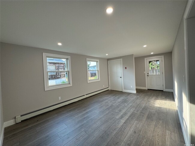 Building Photo - 6 Julie Ln