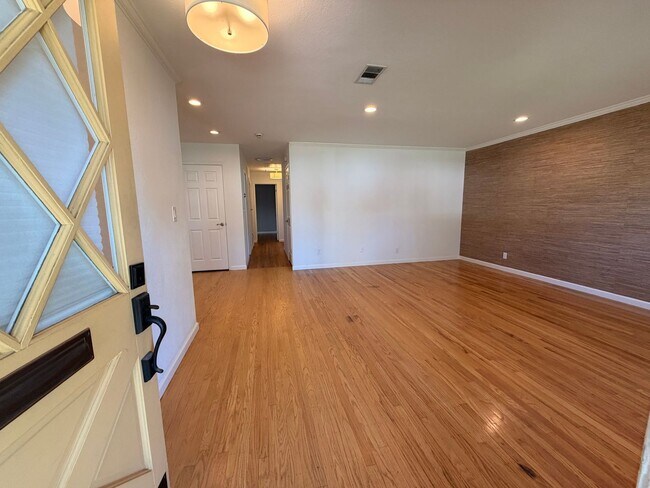 Building Photo - 362 Penn Way