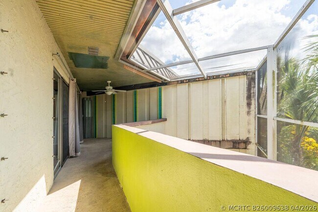 Building Photo - 2 Greenway Village N