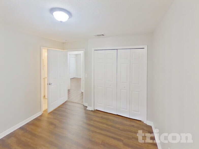 Building Photo - 1002 E 108th Ave