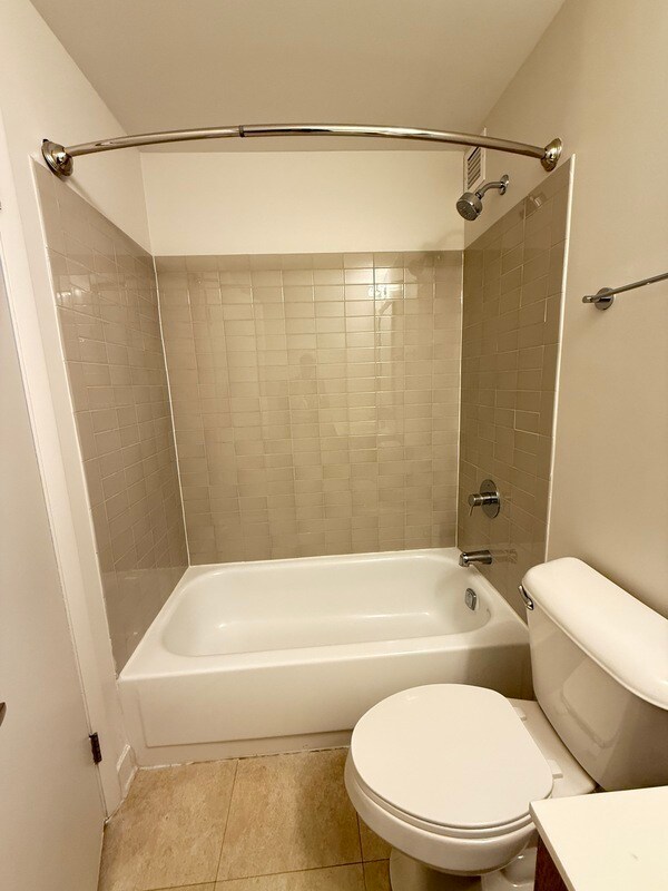 Building Photo - 1511 S Laflin St