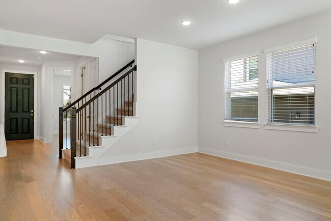 Building Photo - 265 Tierra Trail