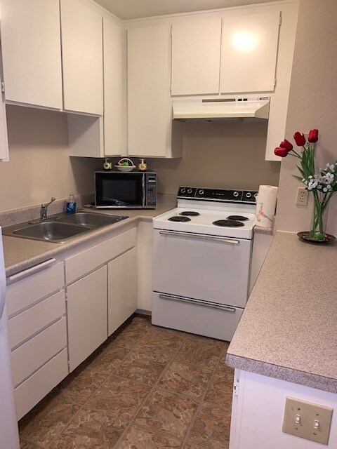 Kitchen - 6386 Rancho Mission Rd. #308