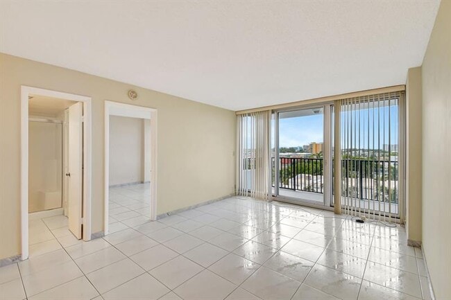 Building Photo - 531 N Ocean Blvd