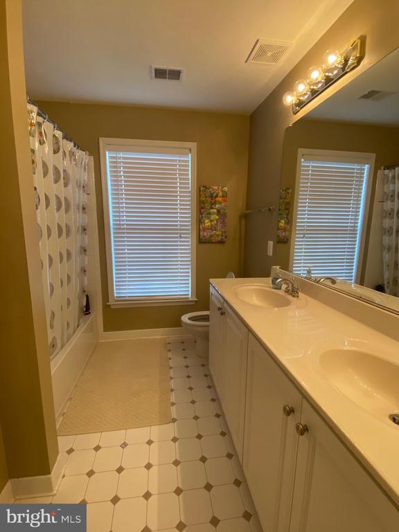 Building Photo - 42084 Bear Tooth Dr