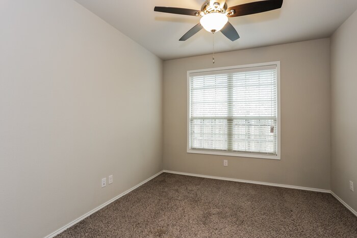 Building Photo - 202 Shetland Ct