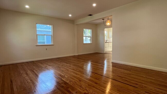 Living Room - 1533 N Ontario St