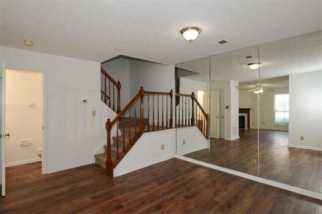 Building Photo - 1015 Rock Creek Ln