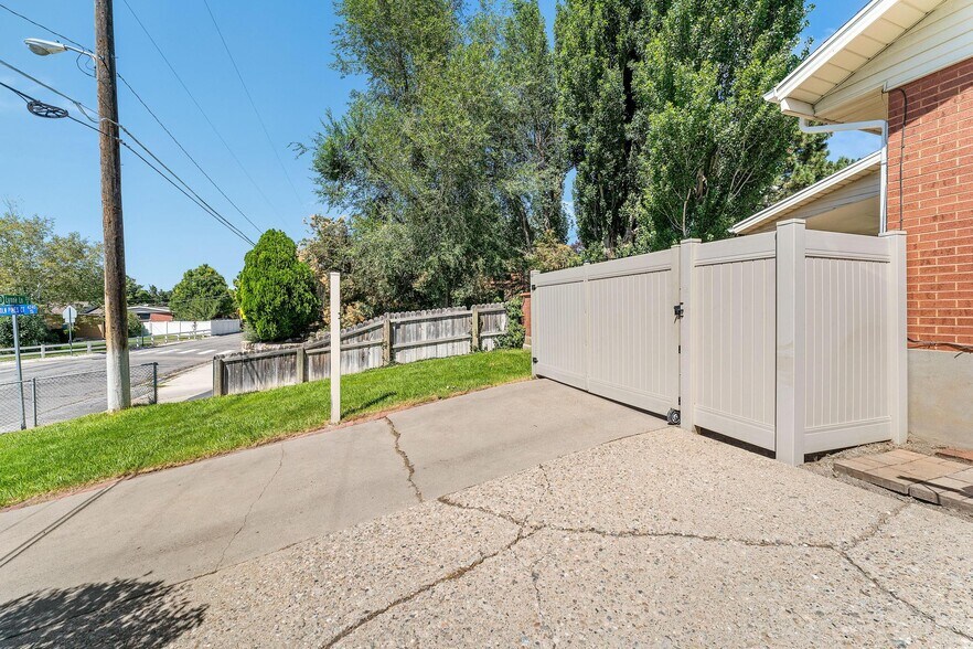 Building Photo - 4243 S Lynne Ln