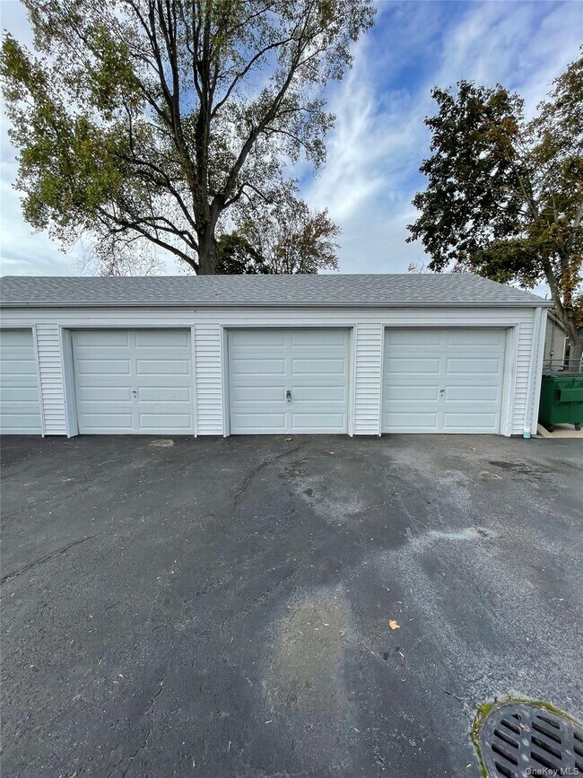 Building Photo - 944 Union St