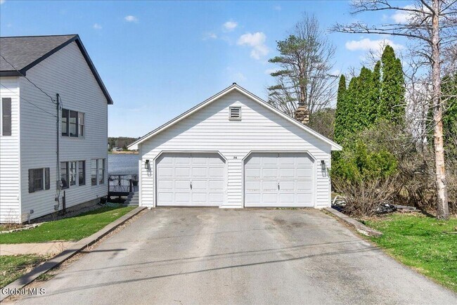 Building Photo - 15 Chase Ln