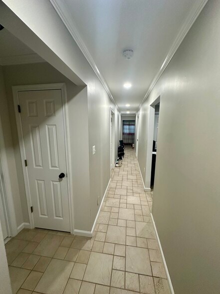 Building Photo - 327 Edgewood Rd