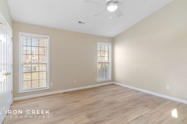 Building Photo - 89 Running Briar Rd