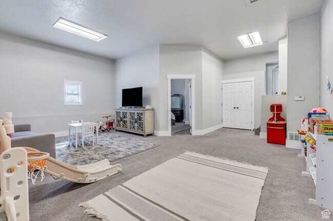 Building Photo - 408 E 775 N