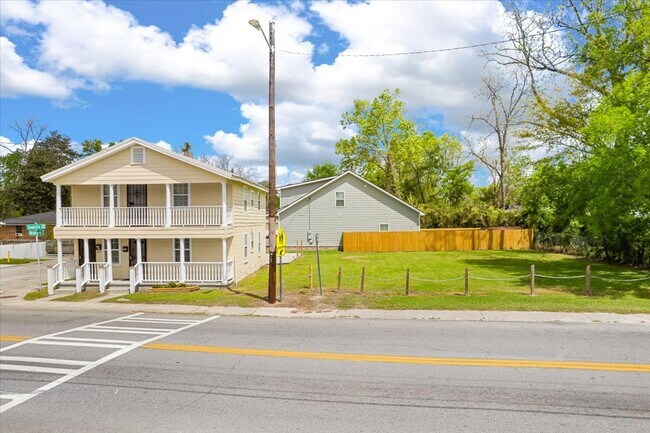 Building Photo - Move-In Special: $300 Off First Month if You Move by Feb 28, 2026!