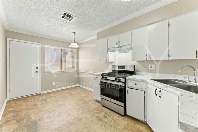 Building Photo - 205 W William Cannon Dr