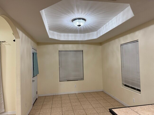 Building Photo - 7204 N 44th Ln