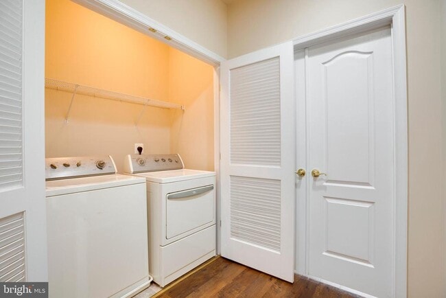 Building Photo - 4527 English Holly Dr