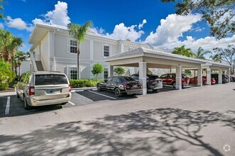 Building Photo - ** LOCATION! 3 Bed/2 Bath N Naples Condo i...