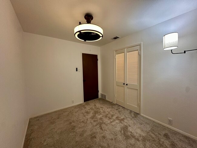 Building Photo - 1616 Aldridge Dr