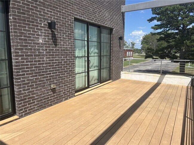 Building Photo - 726 E Emma Ave