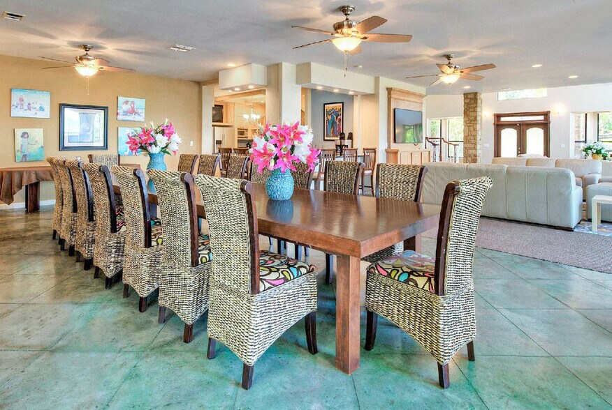 Building Photo - 206 Forest Dr