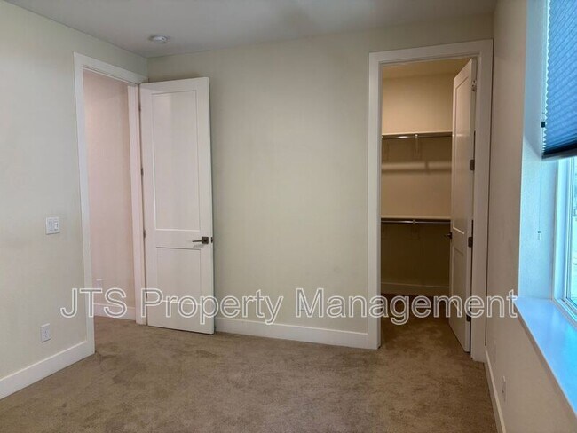 Building Photo - 12086 Mircado Wy