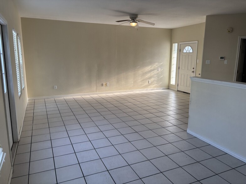 Building Photo - 15450 Cruiser St