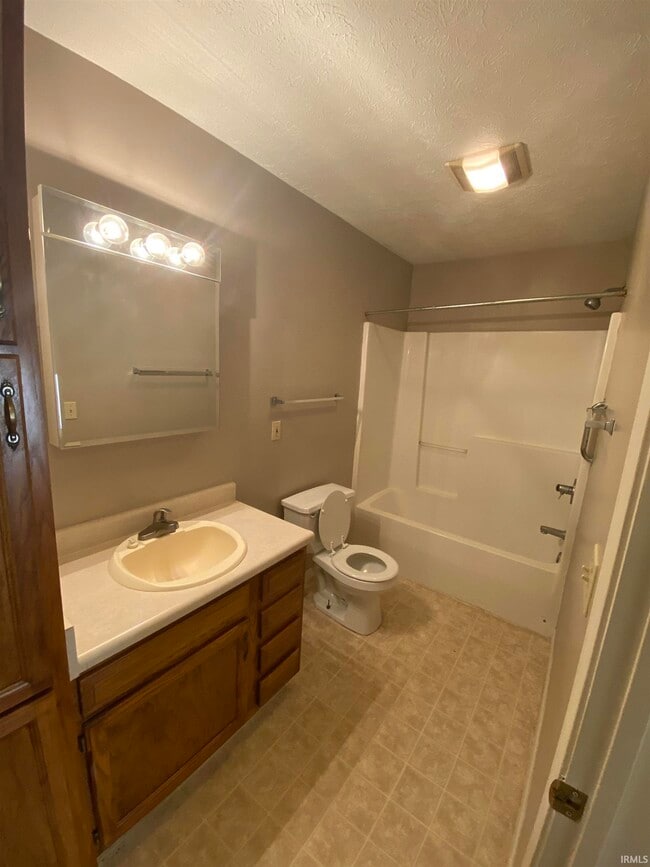 Building Photo - 2846 Plaza Ln