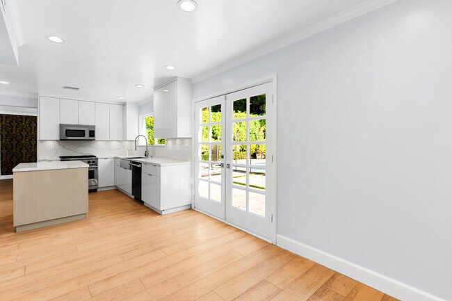 Building Photo - 3156 Dona Emilia Dr