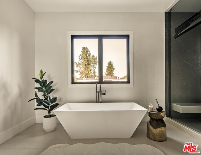 Building Photo - 17341 Amina Pl