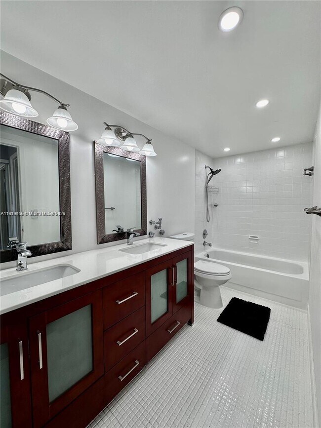 Building Photo - 2500 Parkview Dr