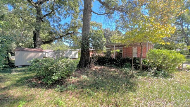 Building Photo - 804 Hillman St