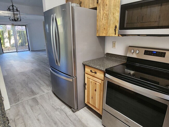 Building Photo - 1559 Hammock Dr