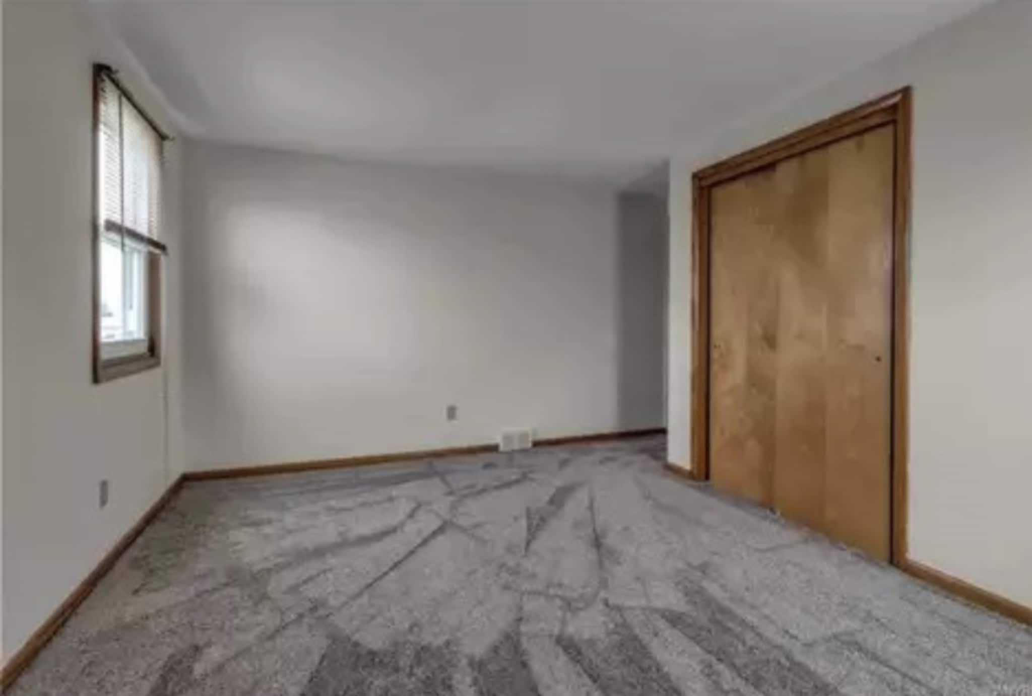 Building Photo - 33 Rosemead Ln