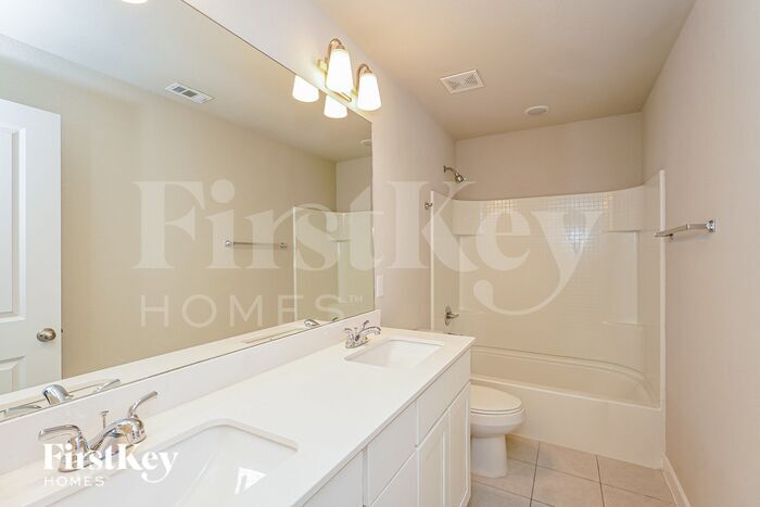 Building Photo - 319 Aveen Path