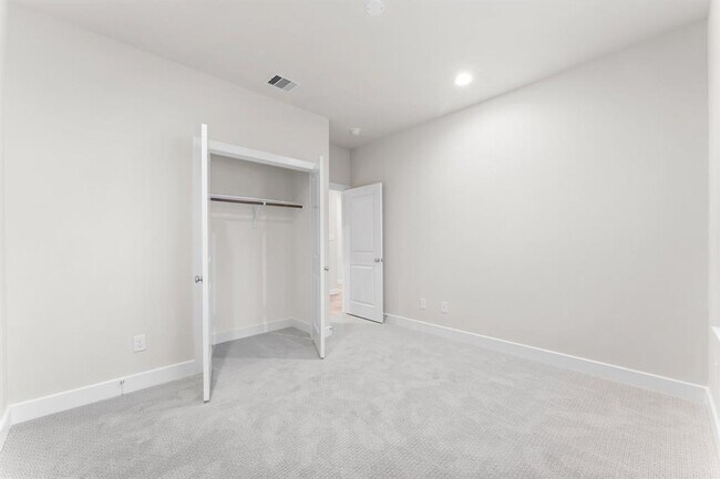 Building Photo - 5905 Haring Ln