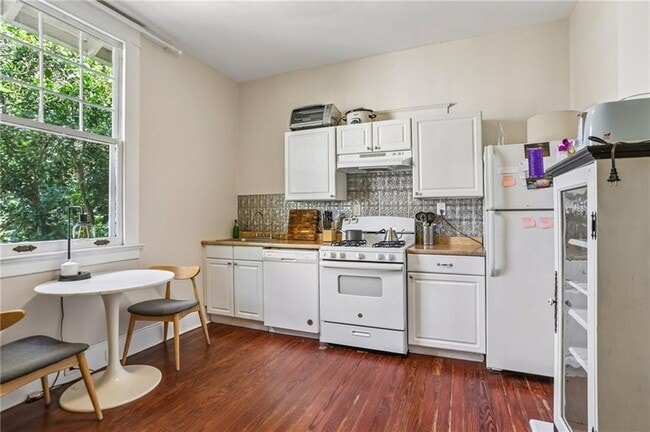 Building Photo - 4623 Dryades St