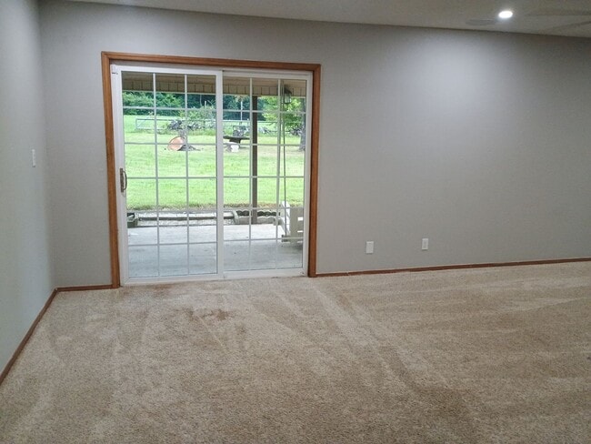 Building Photo - Country living at its BEST ! 3 bedroom 2 b...