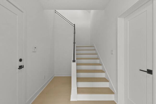 Building Photo - Exclusive Montrose Residence W/ High-End D...