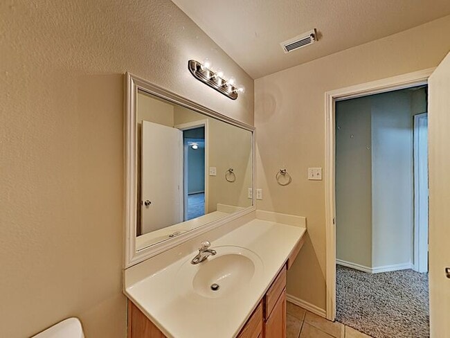 Building Photo - No Application Fees* $500 off 1st Months R...