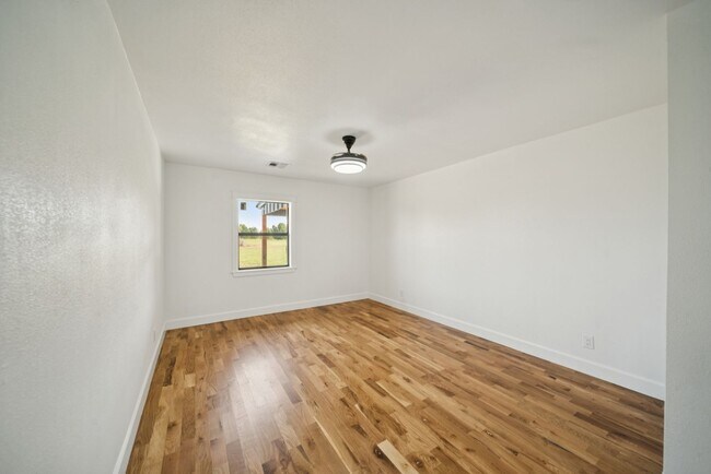 Building Photo - REIMAGINED/LIKE NEW...